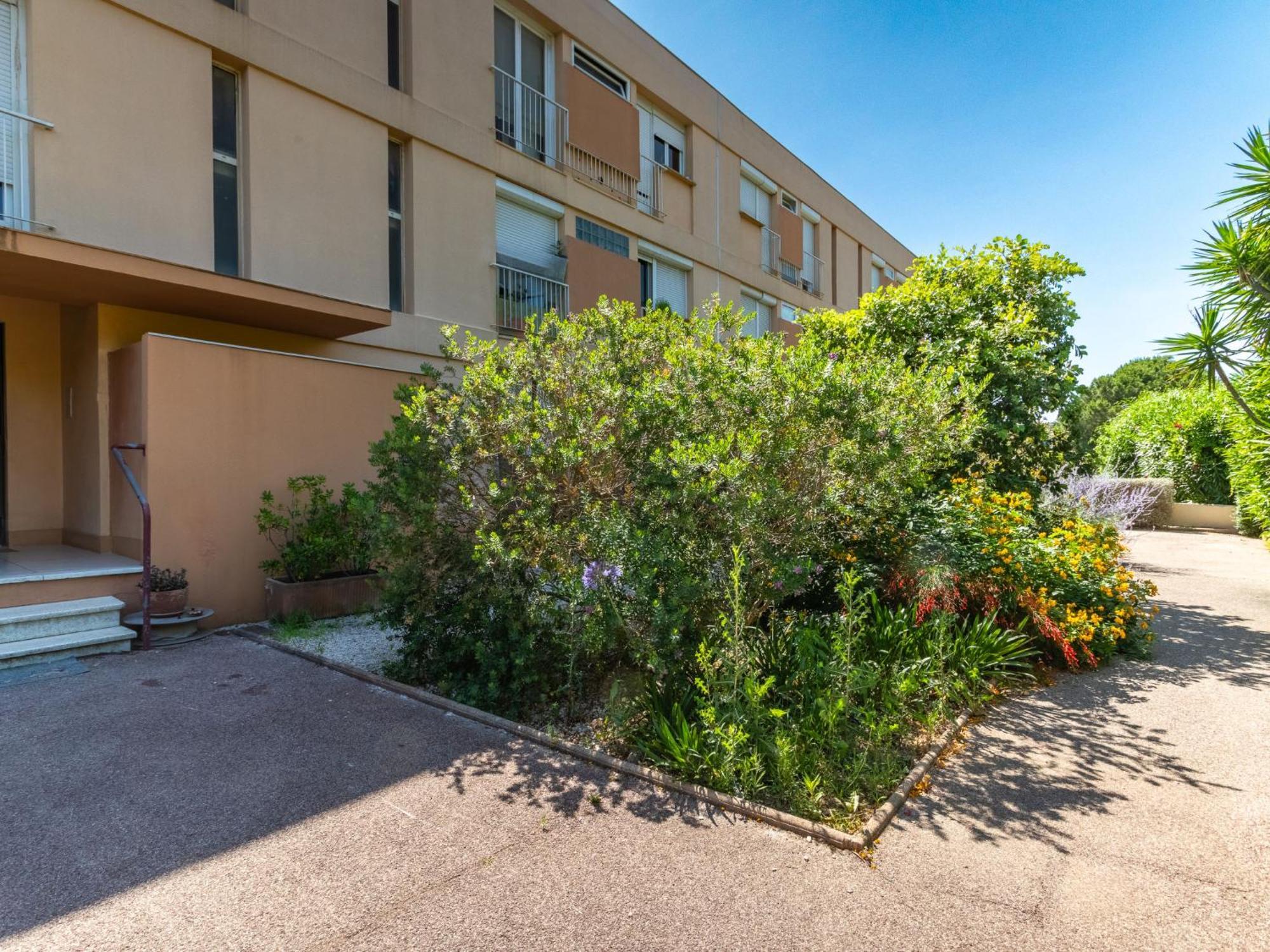 Apartment Les Ilaires Le Lavandou Extérieur photo