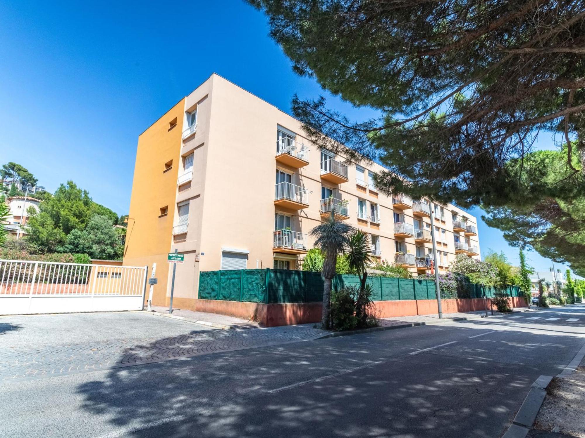 Apartment Les Ilaires Le Lavandou Extérieur photo